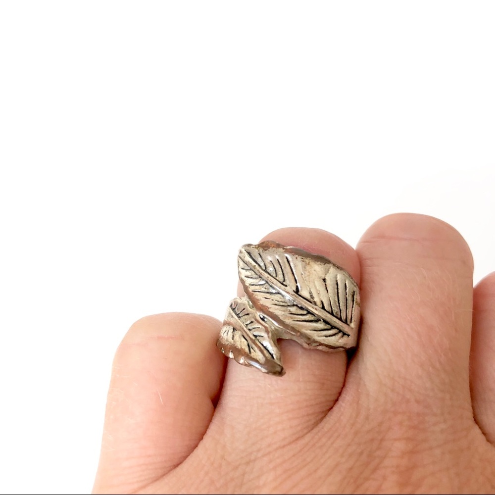 Rustic Leaf Wrap Ring 🍃 - Picture 1 of 5